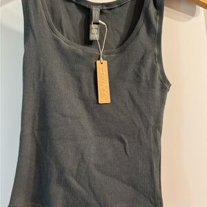 SKIMS Gray Sleeveless Fitted Tank Top